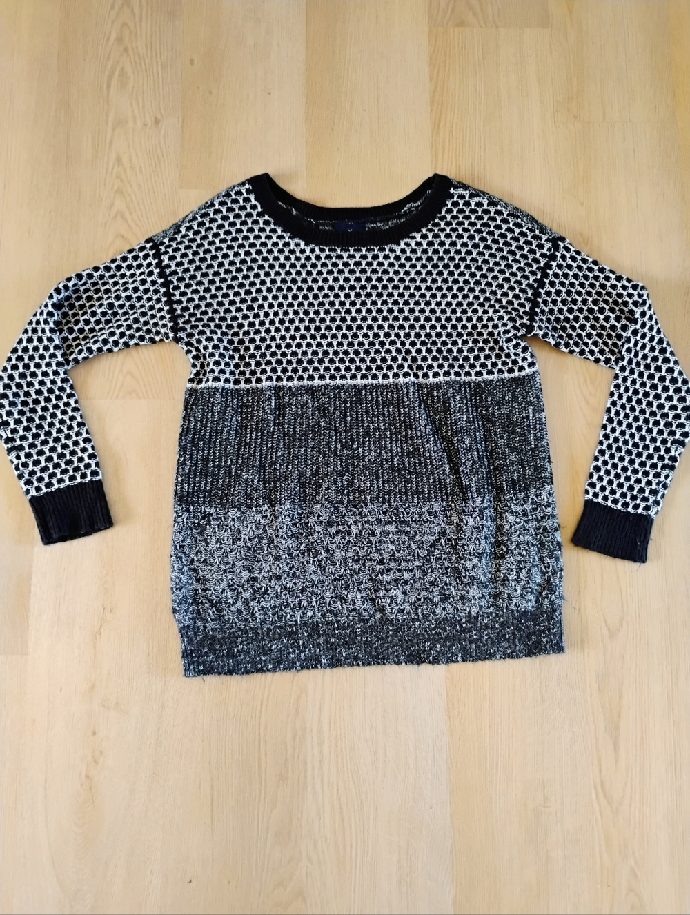 American Eagle Outfitters Black and White Knit Crewneck Sweater